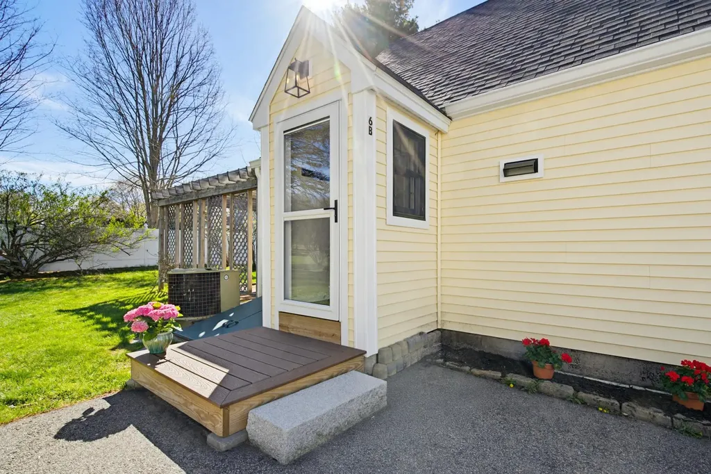 6 Fifield Lane Stratham NH 03885