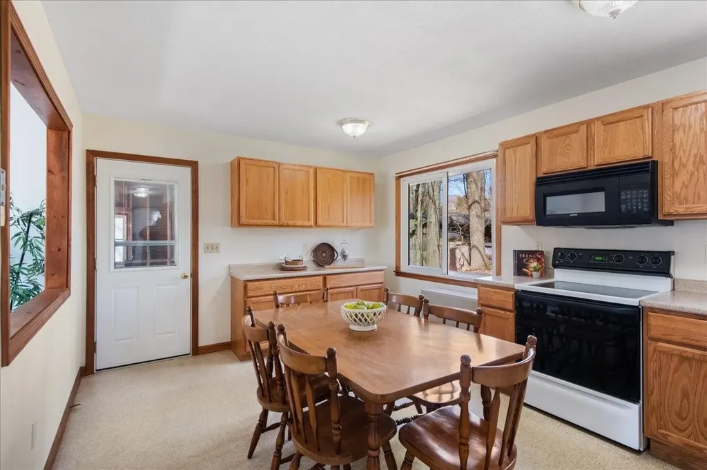 29 Hilltop Court Colchester VT 05446