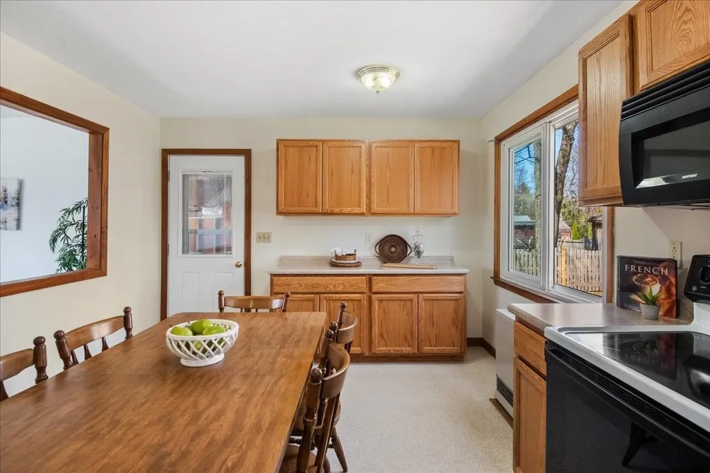 29 Hilltop Court Colchester VT 05446