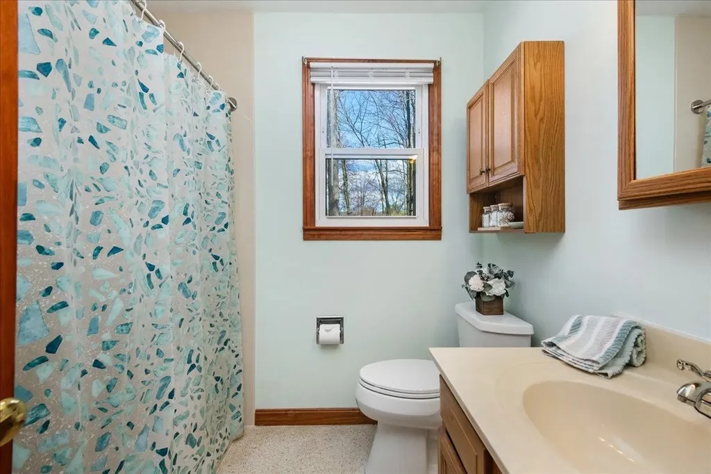 29 Hilltop Court Colchester VT 05446