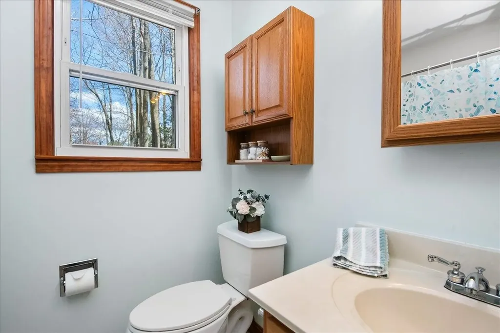 29 Hilltop Court Colchester VT 05446