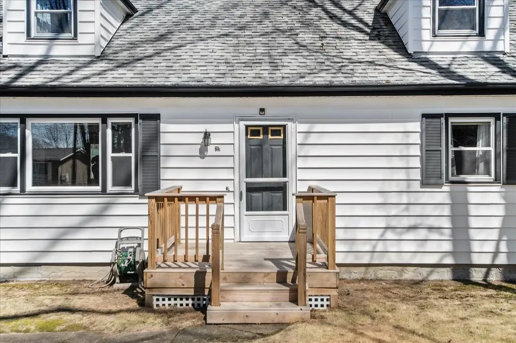 29 Hilltop Court Colchester VT 05446
