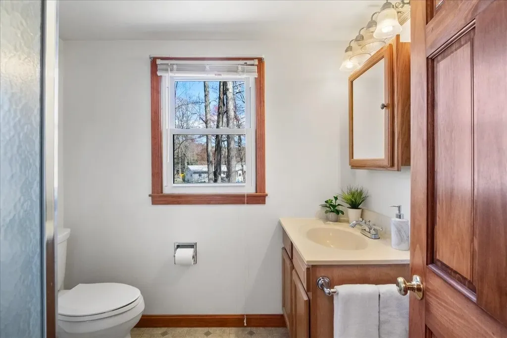 29 Hilltop Court Colchester VT 05446