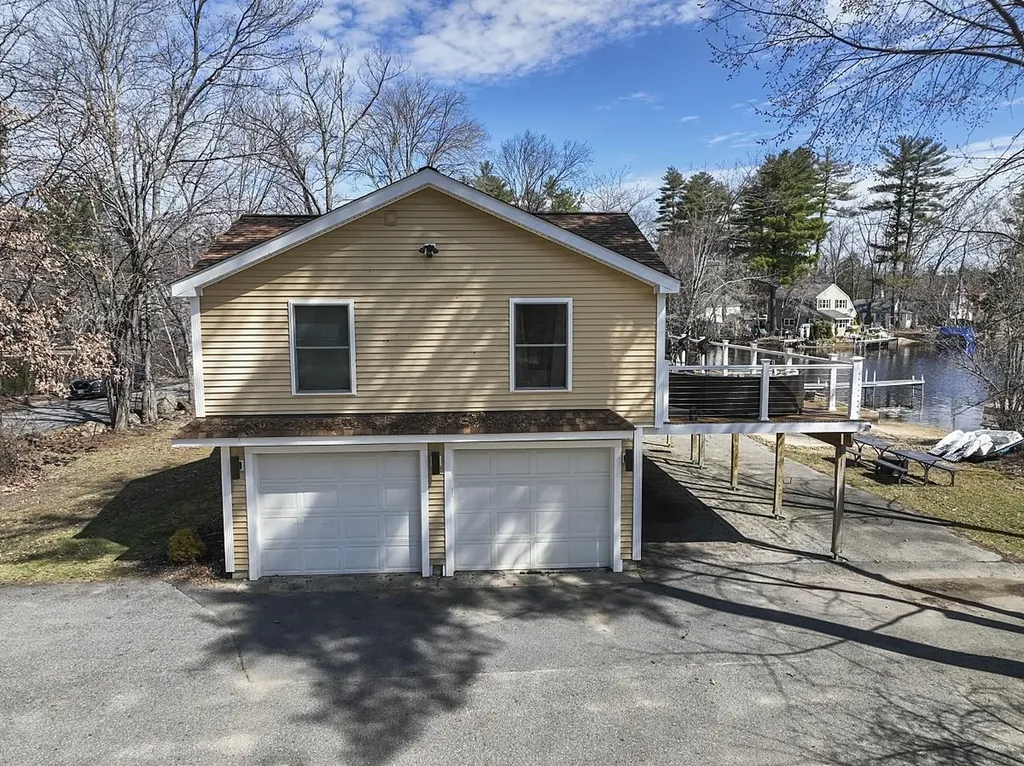 243 Shore Drive Salem NH 03079