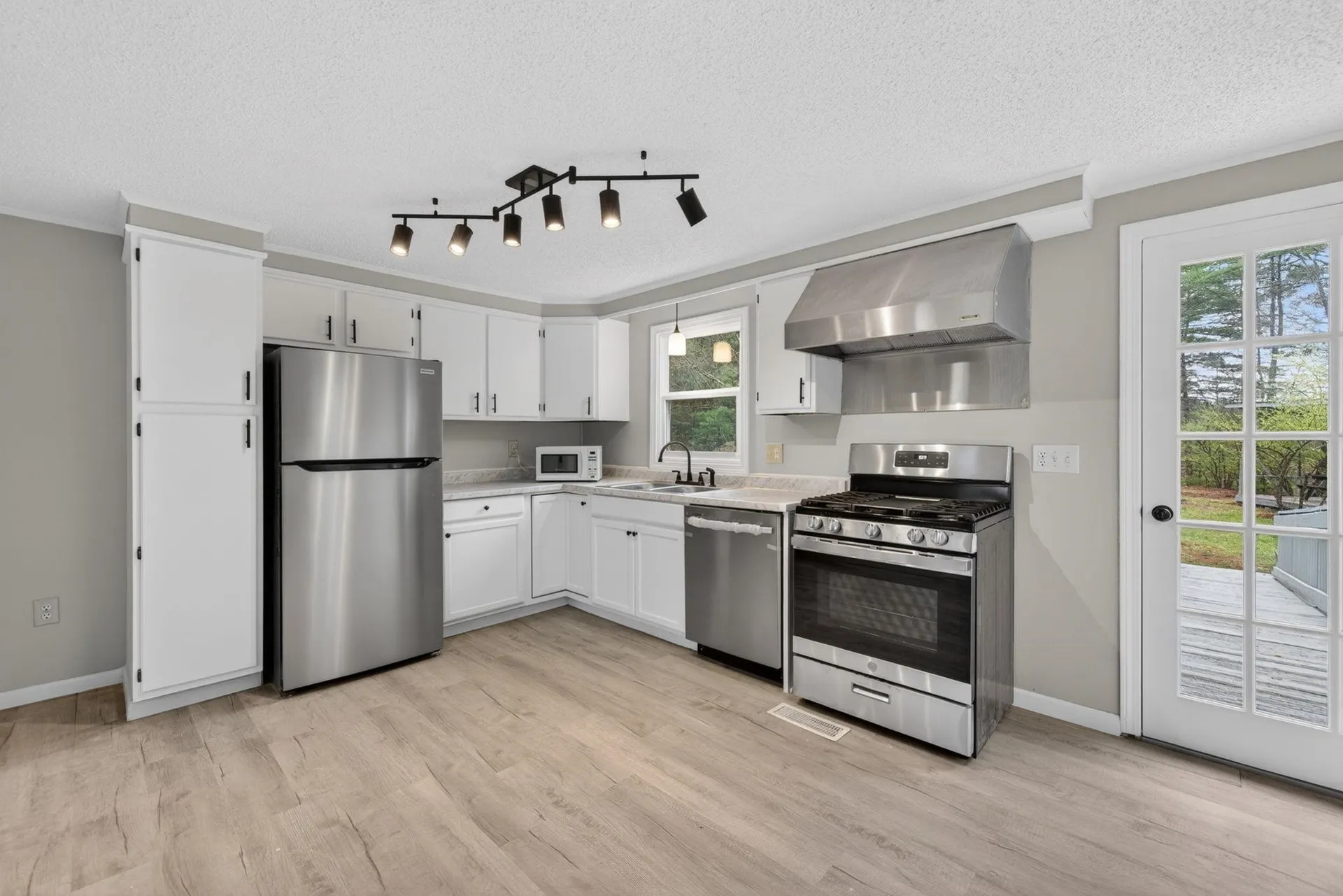 12 N Mason Road Brookline NH 03033