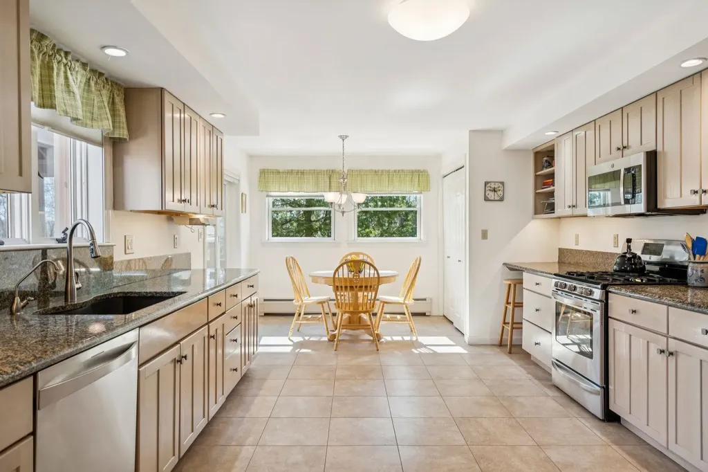 28 Summit Drive Grantham NH 03753