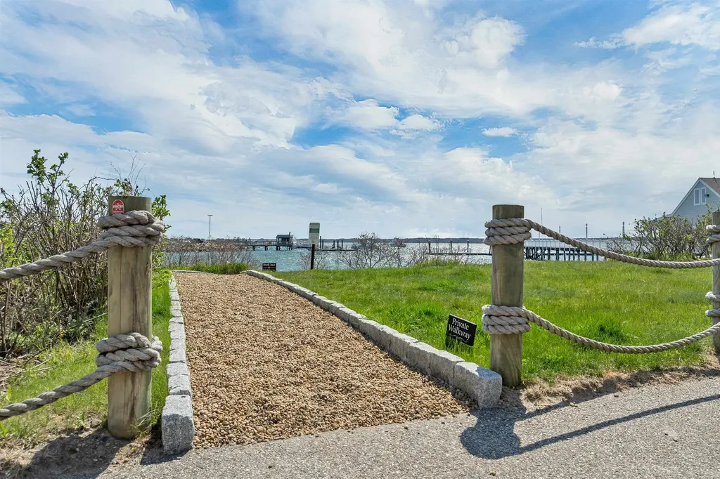 24 Harbor Road Hampton NH 03842