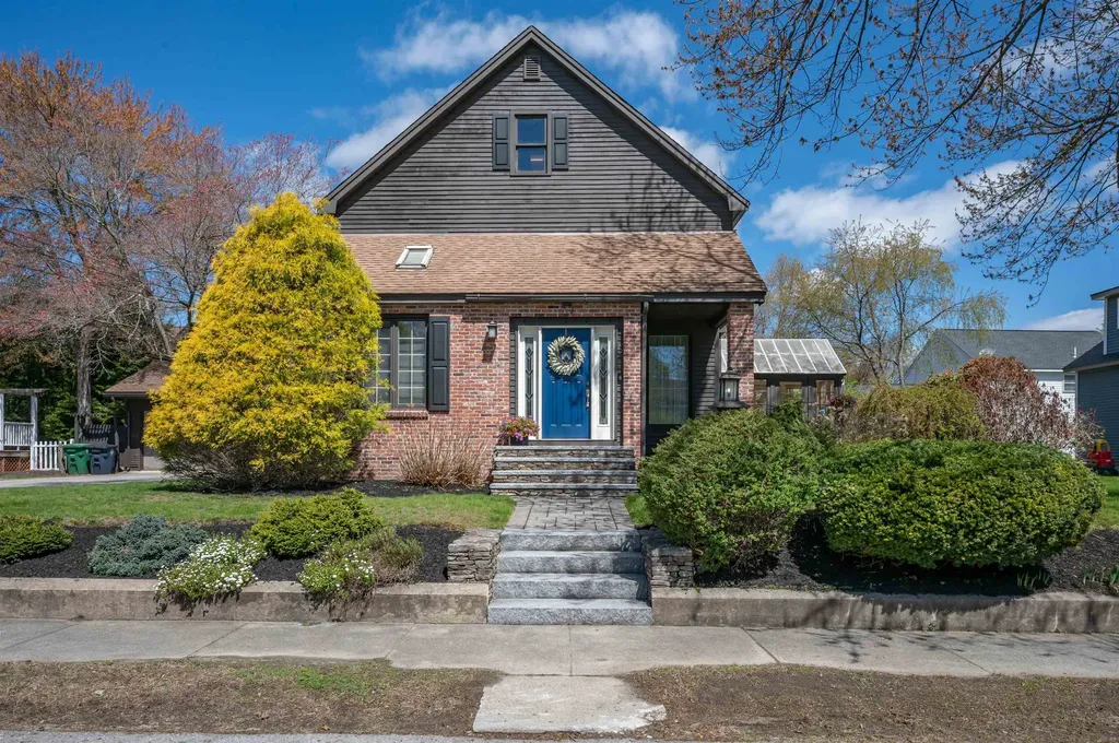 5 Ashland Street Nashua NH 03064-1808