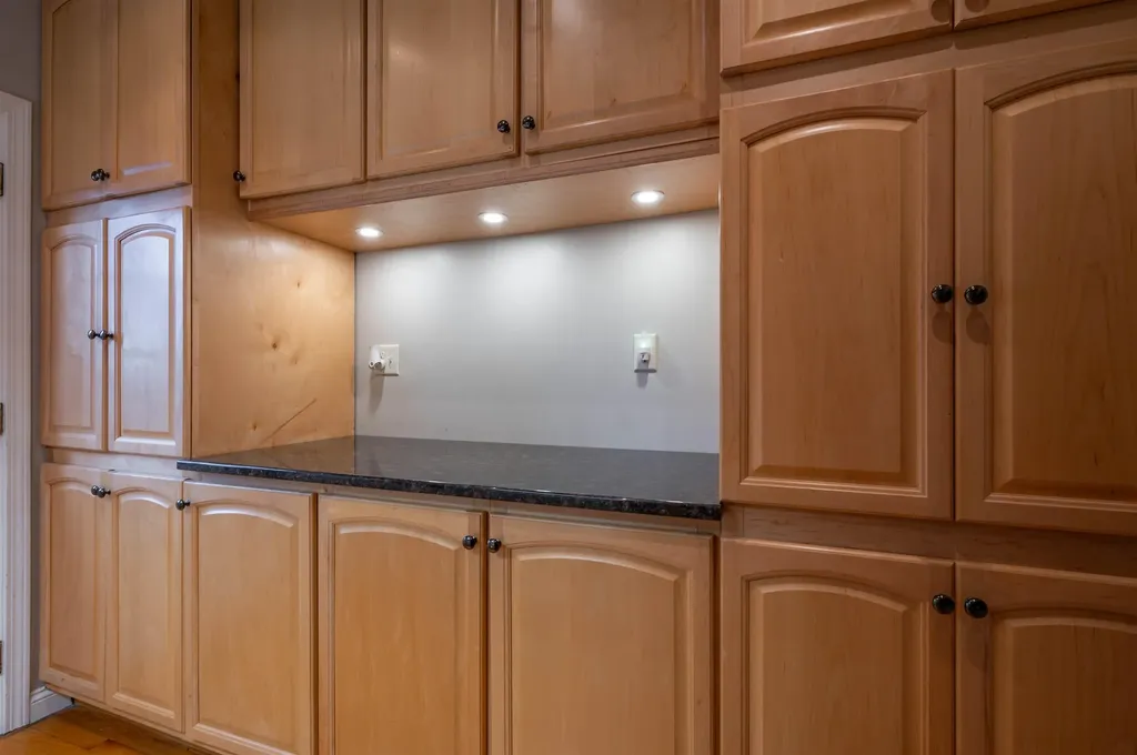 5 Ashland Street Nashua NH 03064-1808