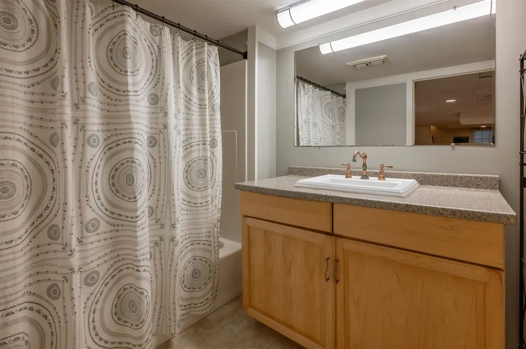 5 Ashland Street Nashua NH 03064-1808