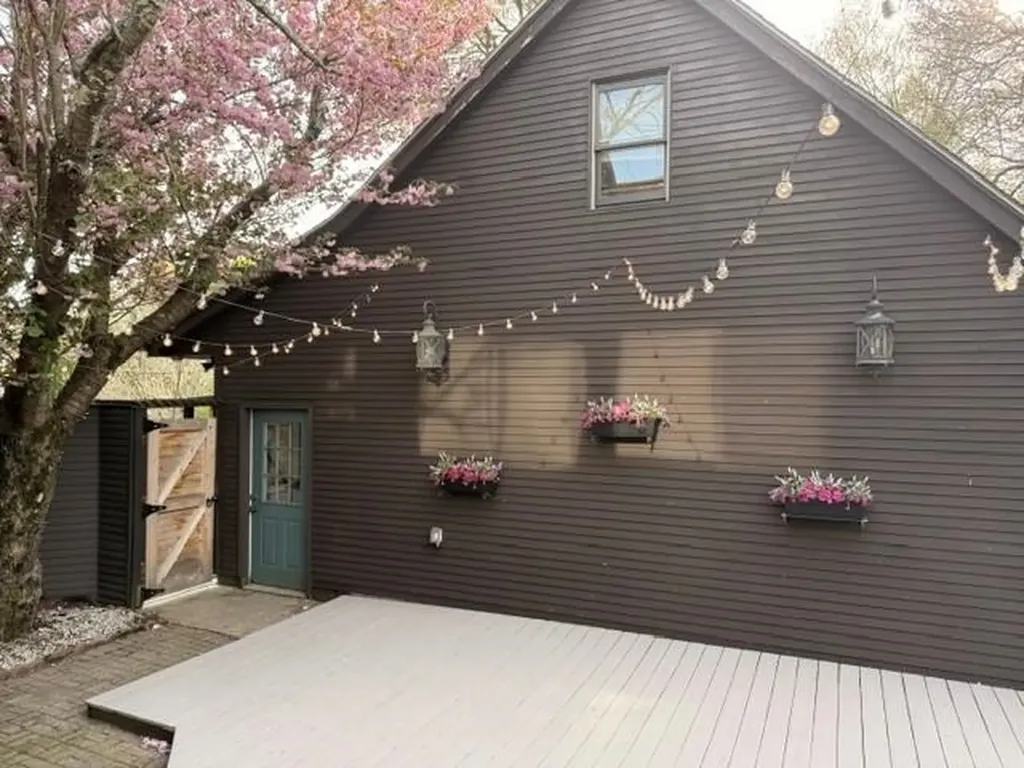 5 Ashland Street Nashua NH 03064-1808