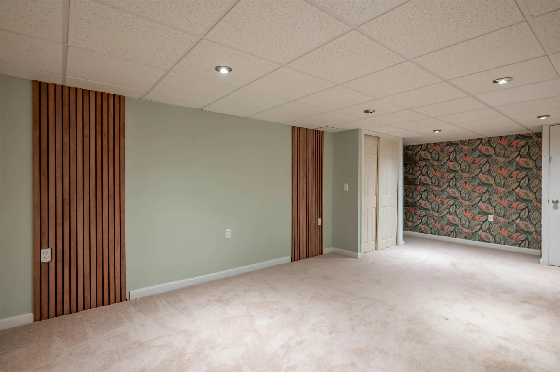 5 Ashland Street Nashua NH 03064-1808