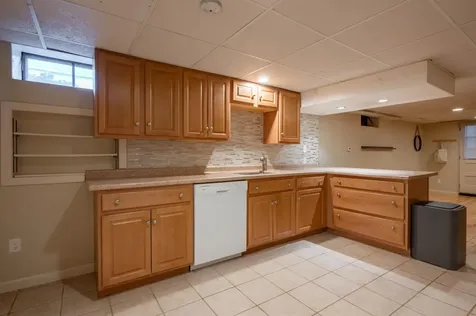 5 Ashland Street Nashua NH 03064-1808