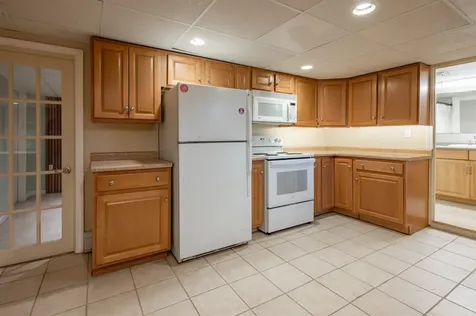 5 Ashland Street Nashua NH 03064-1808