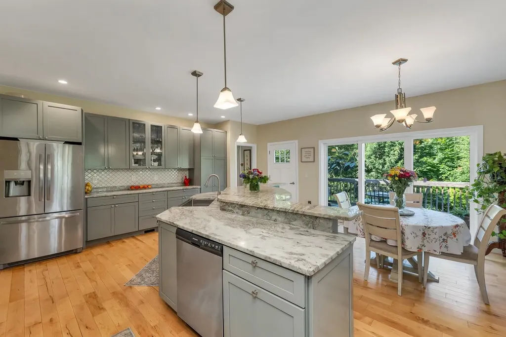76 Curries Way Brookfield NH 03872