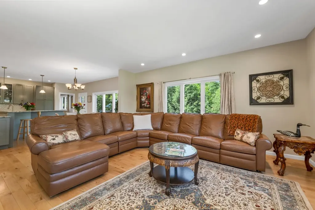 76 Curries Way Brookfield NH 03872