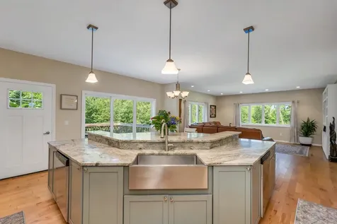 76 Curries Way Brookfield NH 03872