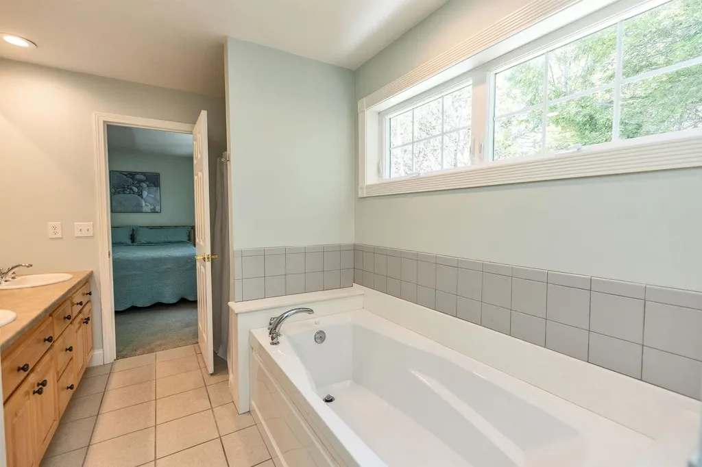 20 Robbe Farm Road Peterborough NH 03458