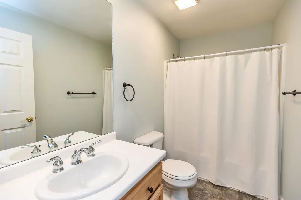 20 Robbe Farm Road Peterborough NH 03458
