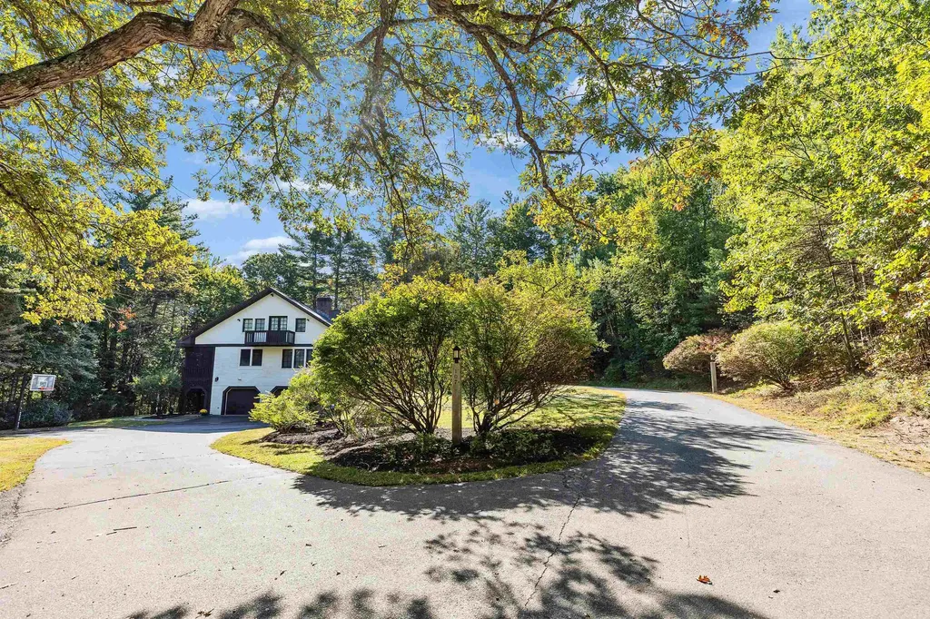 107 Fresh Pond Lane Brookline NH 03033