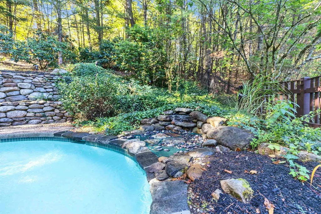 107 Fresh Pond Lane Brookline NH 03033