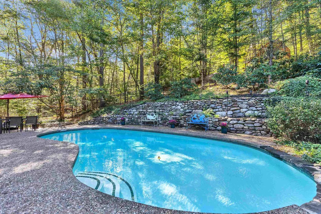 107 Fresh Pond Lane Brookline NH 03033