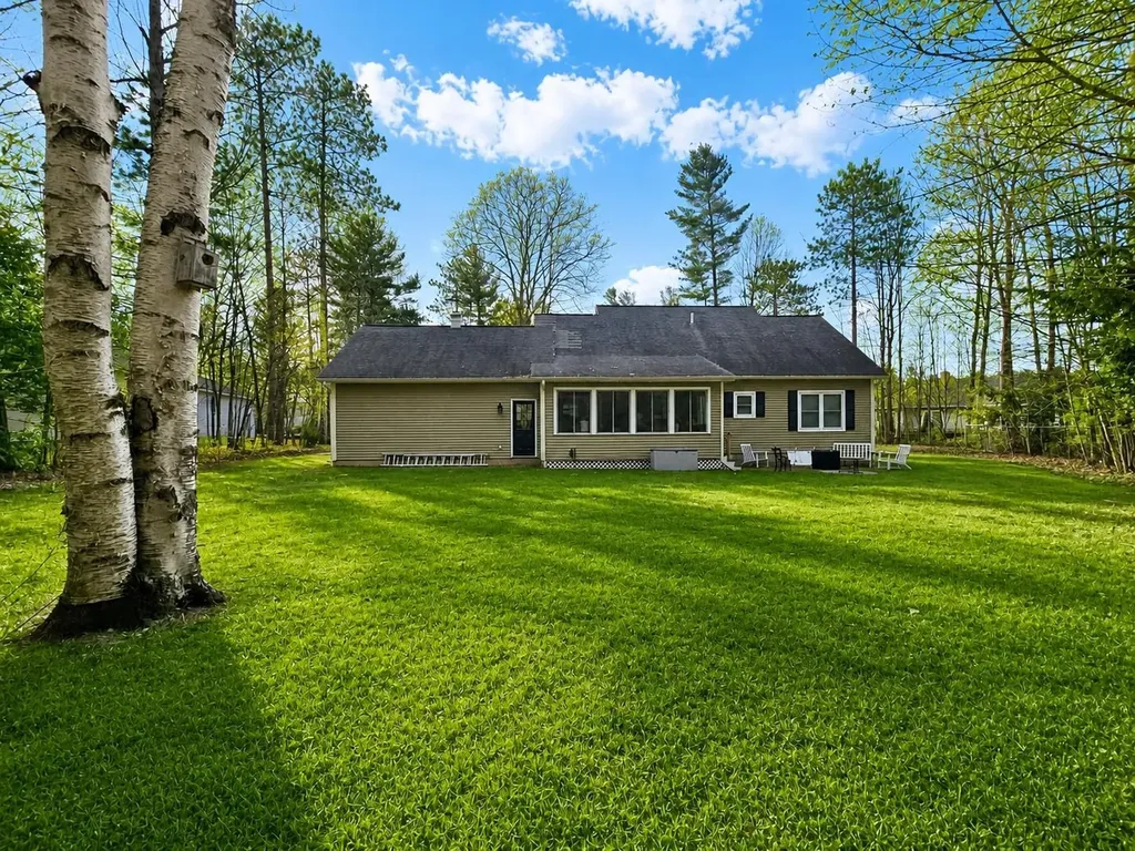 9 Clover Lane Newport City VT 05855