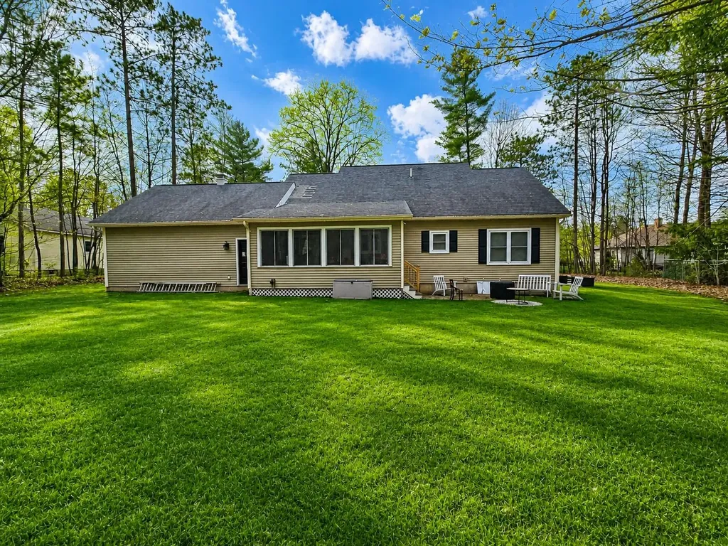 9 Clover Lane Newport City VT 05855