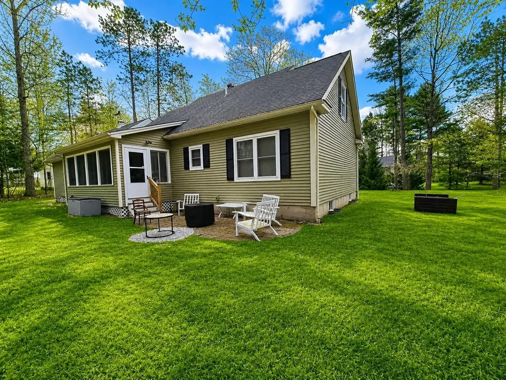 9 Clover Lane Newport City VT 05855