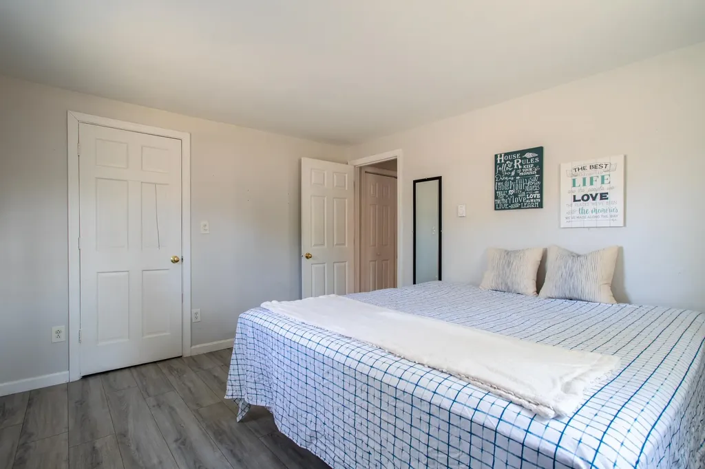 21 Folly Mill Terrace Seabrook NH 03874