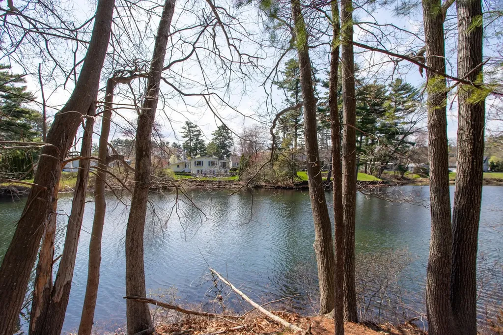21 Folly Mill Terrace Seabrook NH 03874