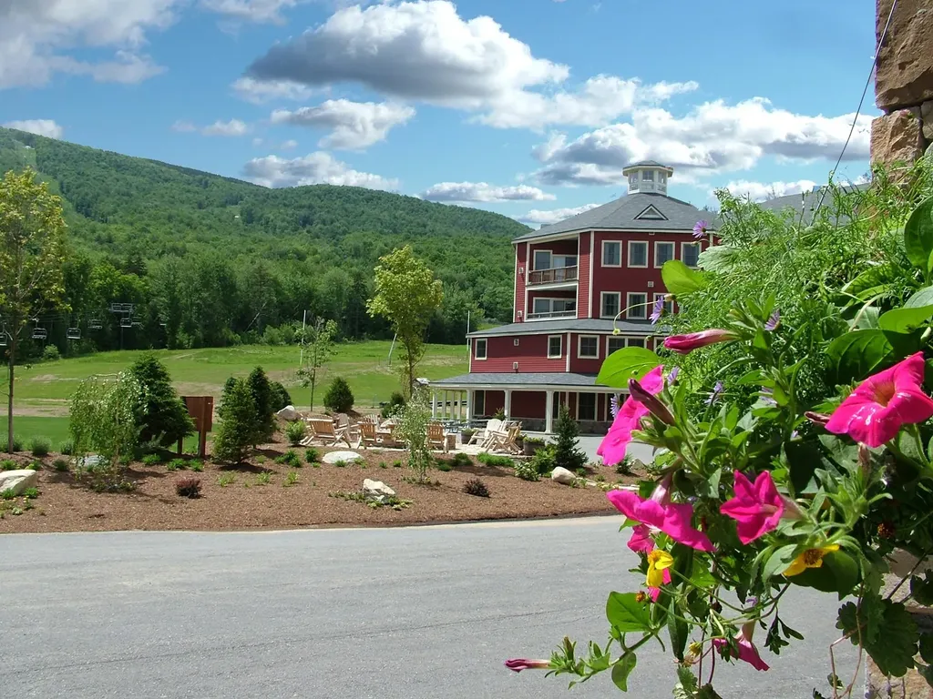 335/337 Qtr. I V Jackson Gore Inn Ludlow VT 05149