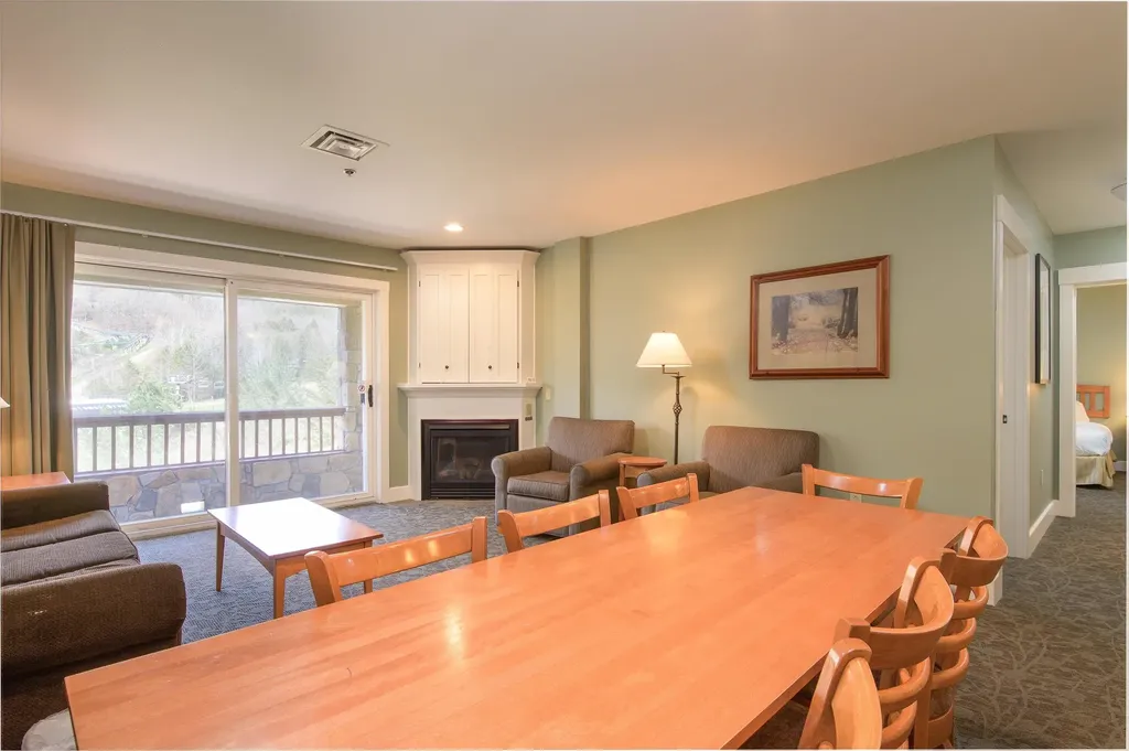 335/337 Qtr. I V Jackson Gore Inn Ludlow VT 05149