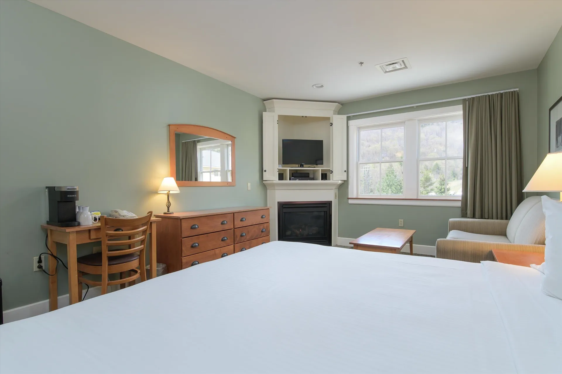 335/337 Qtr. I V Jackson Gore Inn Ludlow VT 05149
