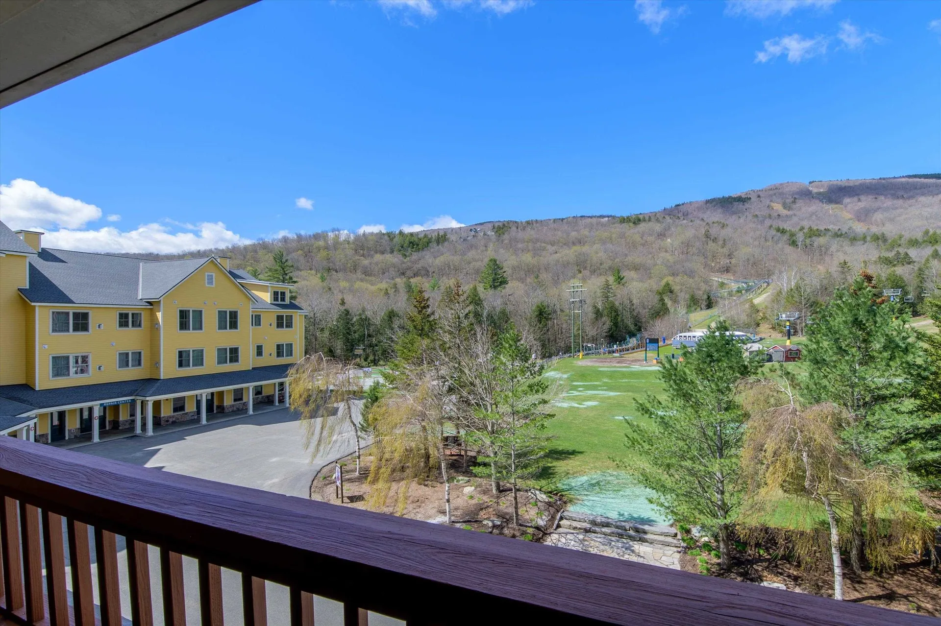 335/337 Qtr. I V Jackson Gore Inn Ludlow VT 05149