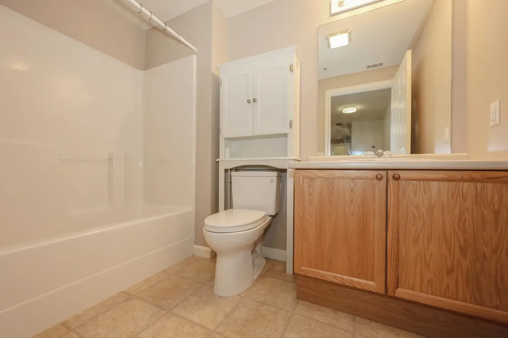 18 Crestview Circle Londonderry NH 03053