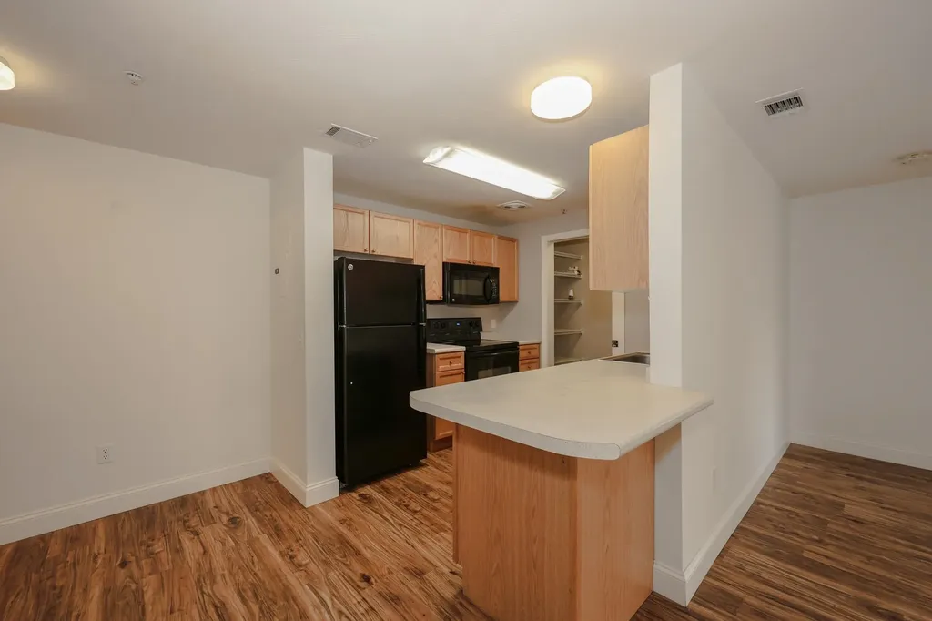 18 Crestview Circle Londonderry NH 03053