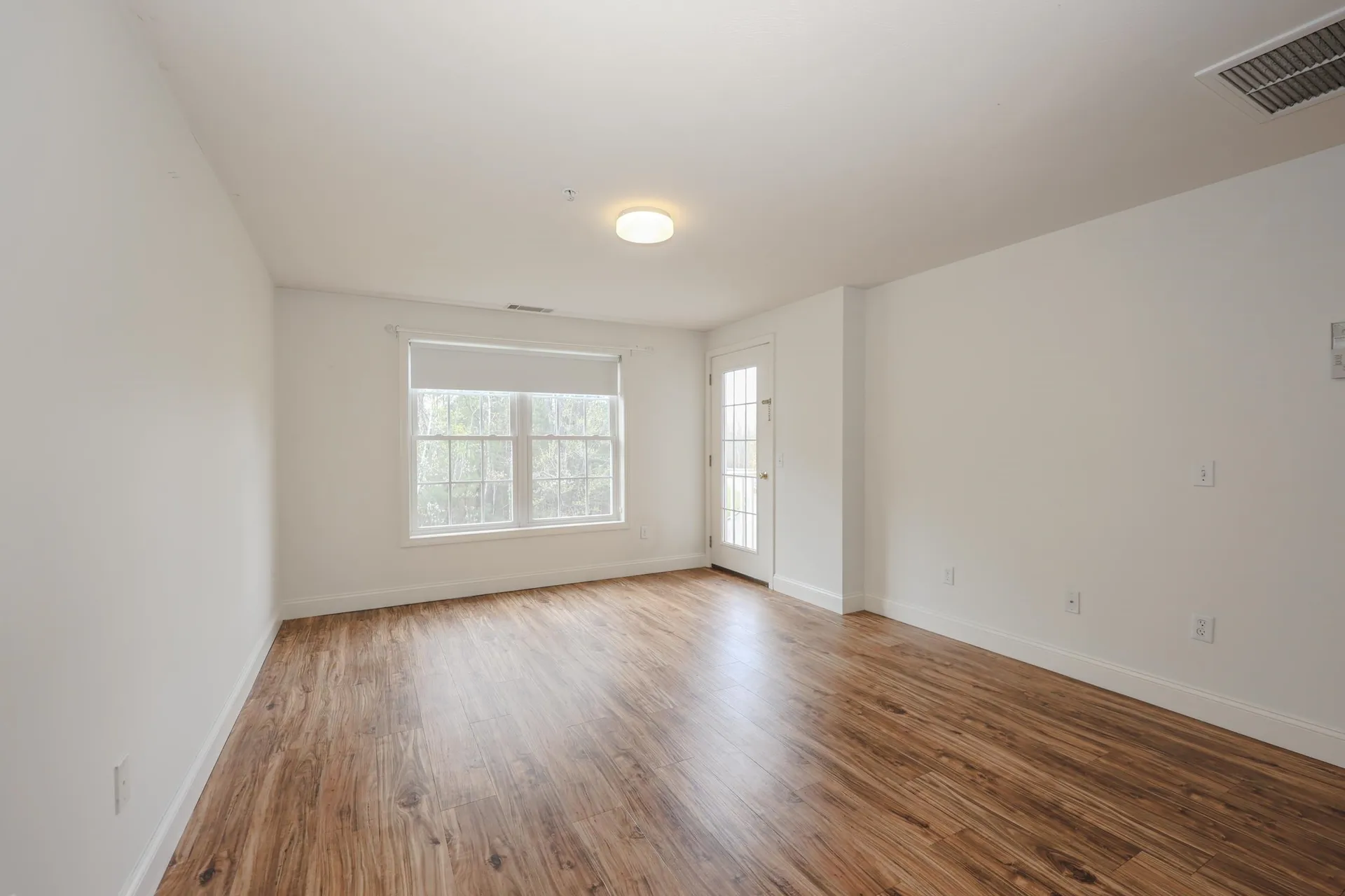 18 Crestview Circle Londonderry NH 03053