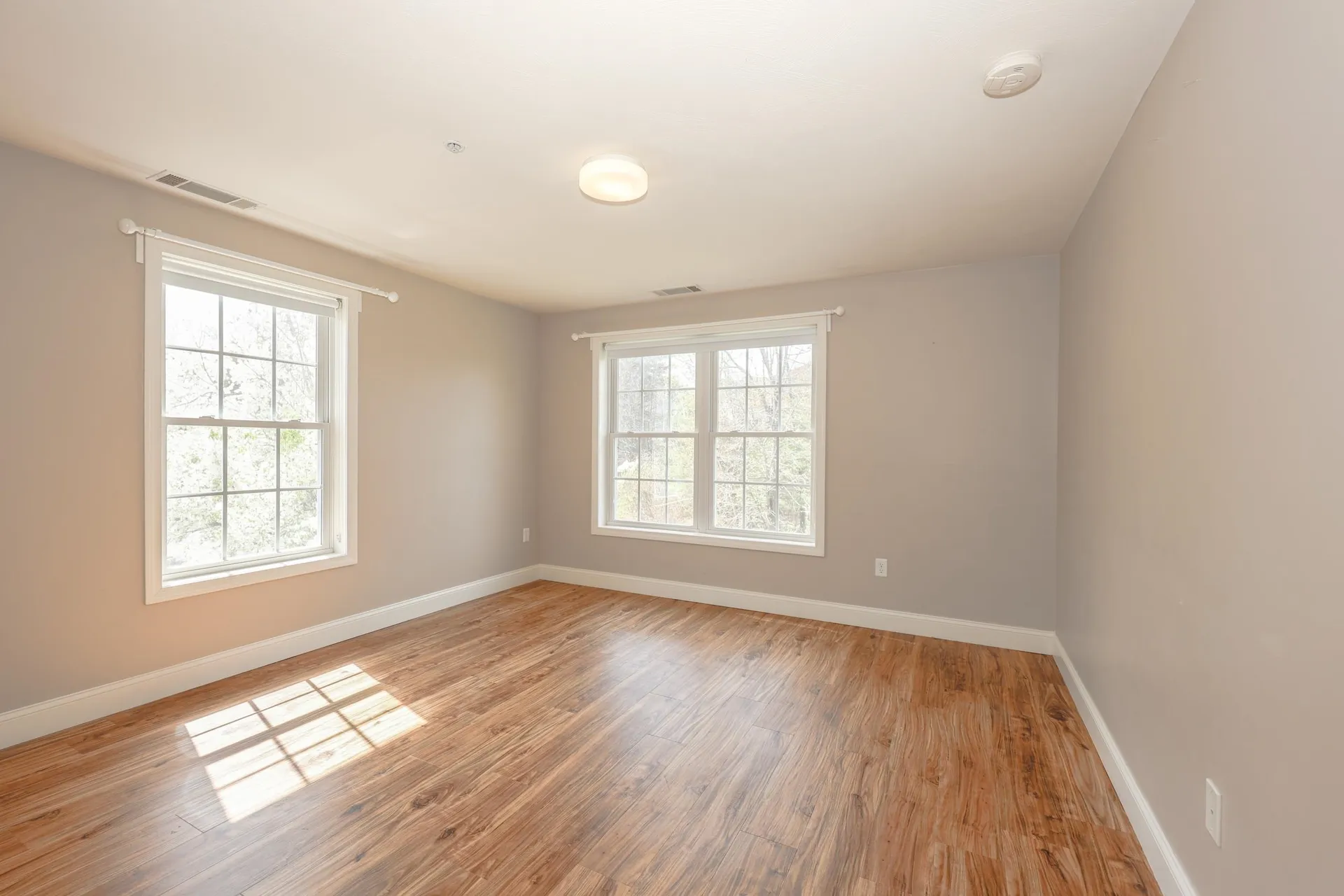 18 Crestview Circle Londonderry NH 03053