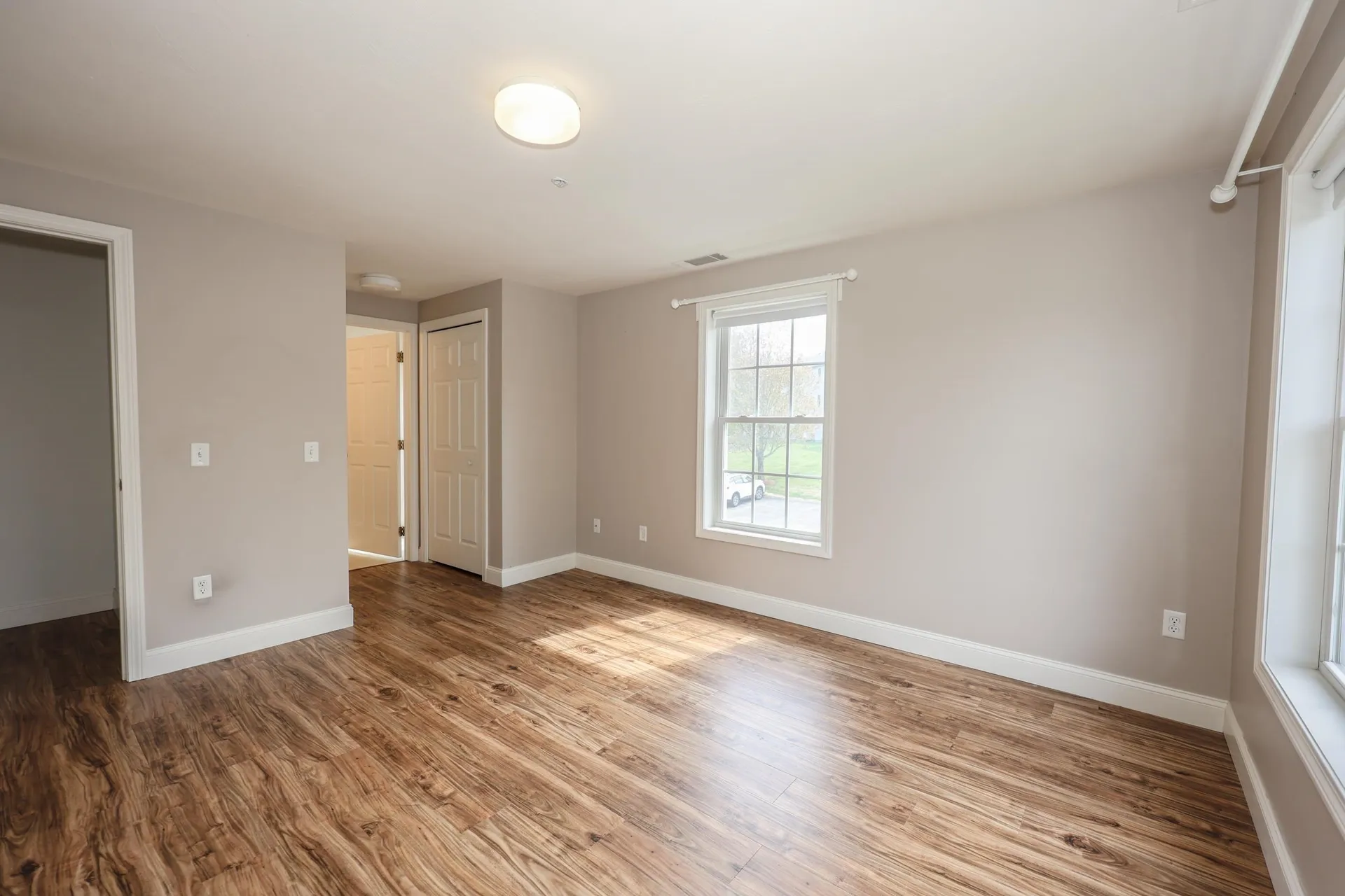 18 Crestview Circle Londonderry NH 03053