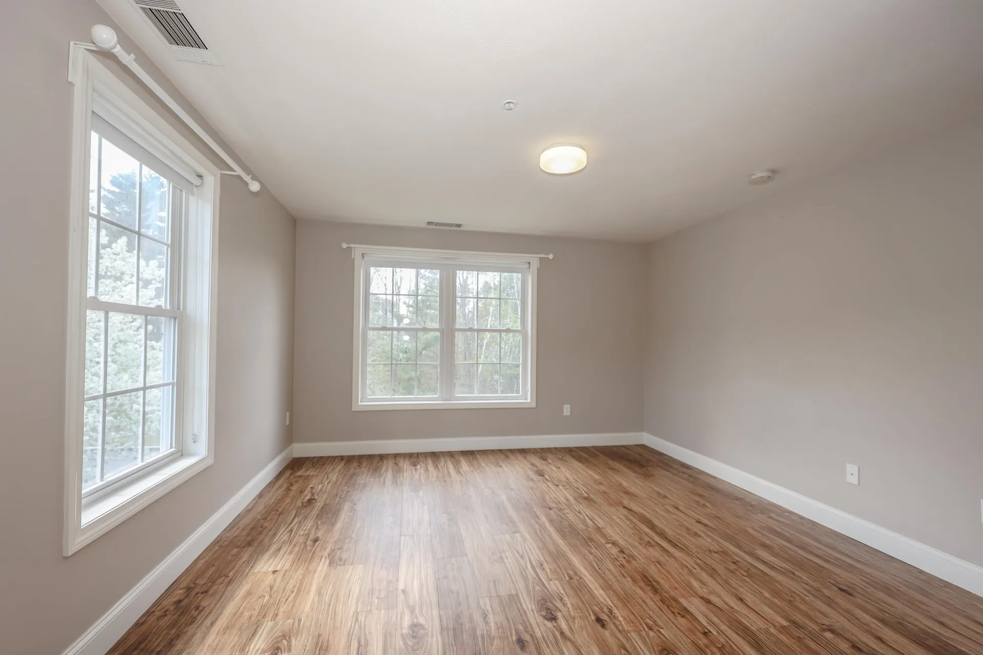 18 Crestview Circle Londonderry NH 03053