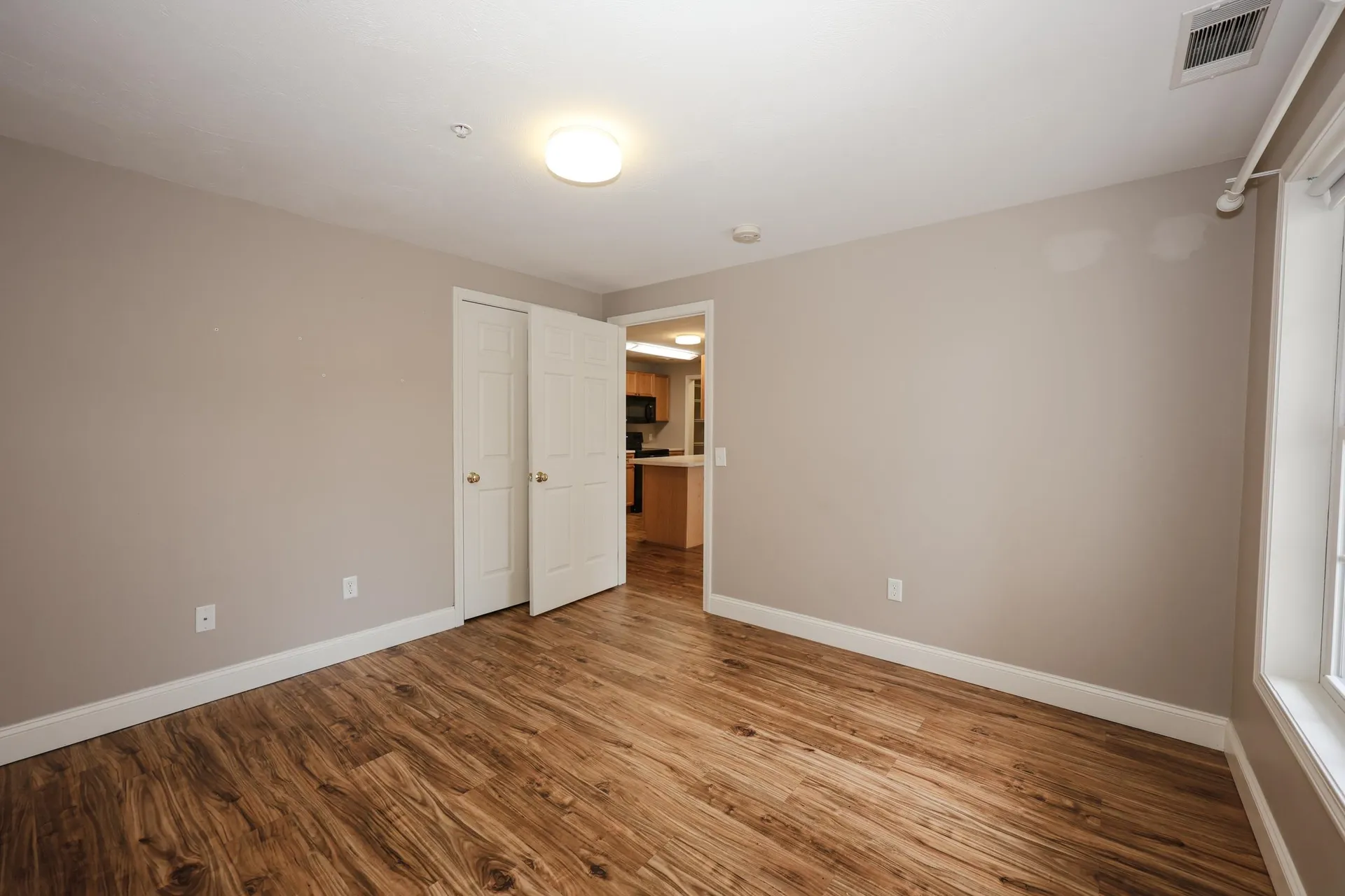 18 Crestview Circle Londonderry NH 03053