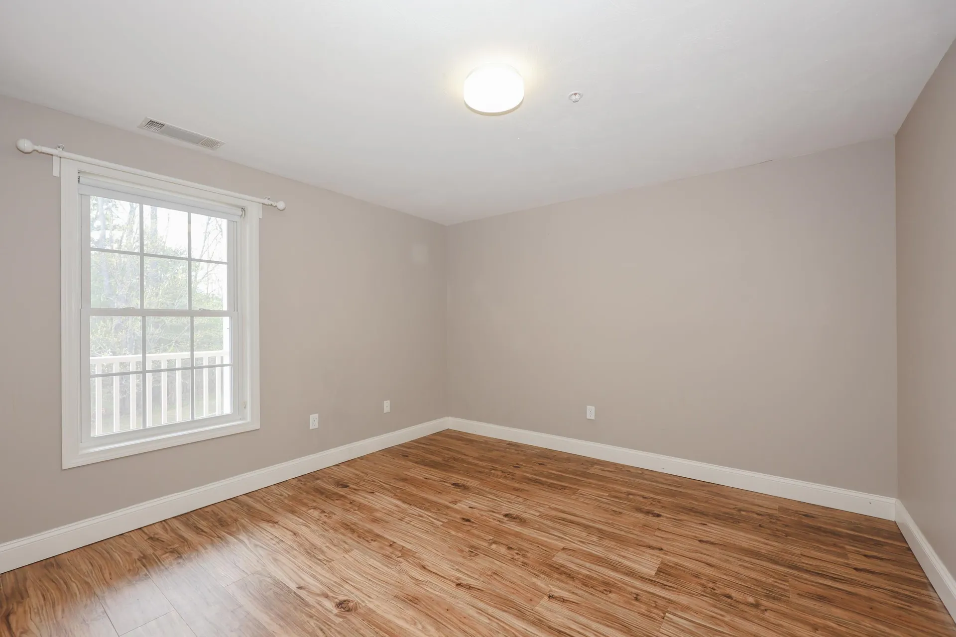 18 Crestview Circle Londonderry NH 03053
