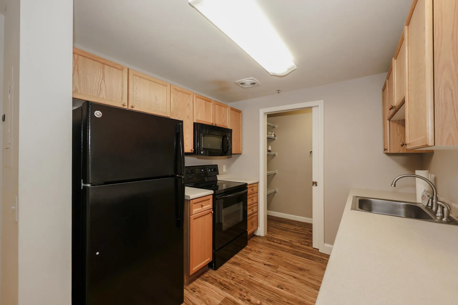 18 Crestview Circle Londonderry NH 03053