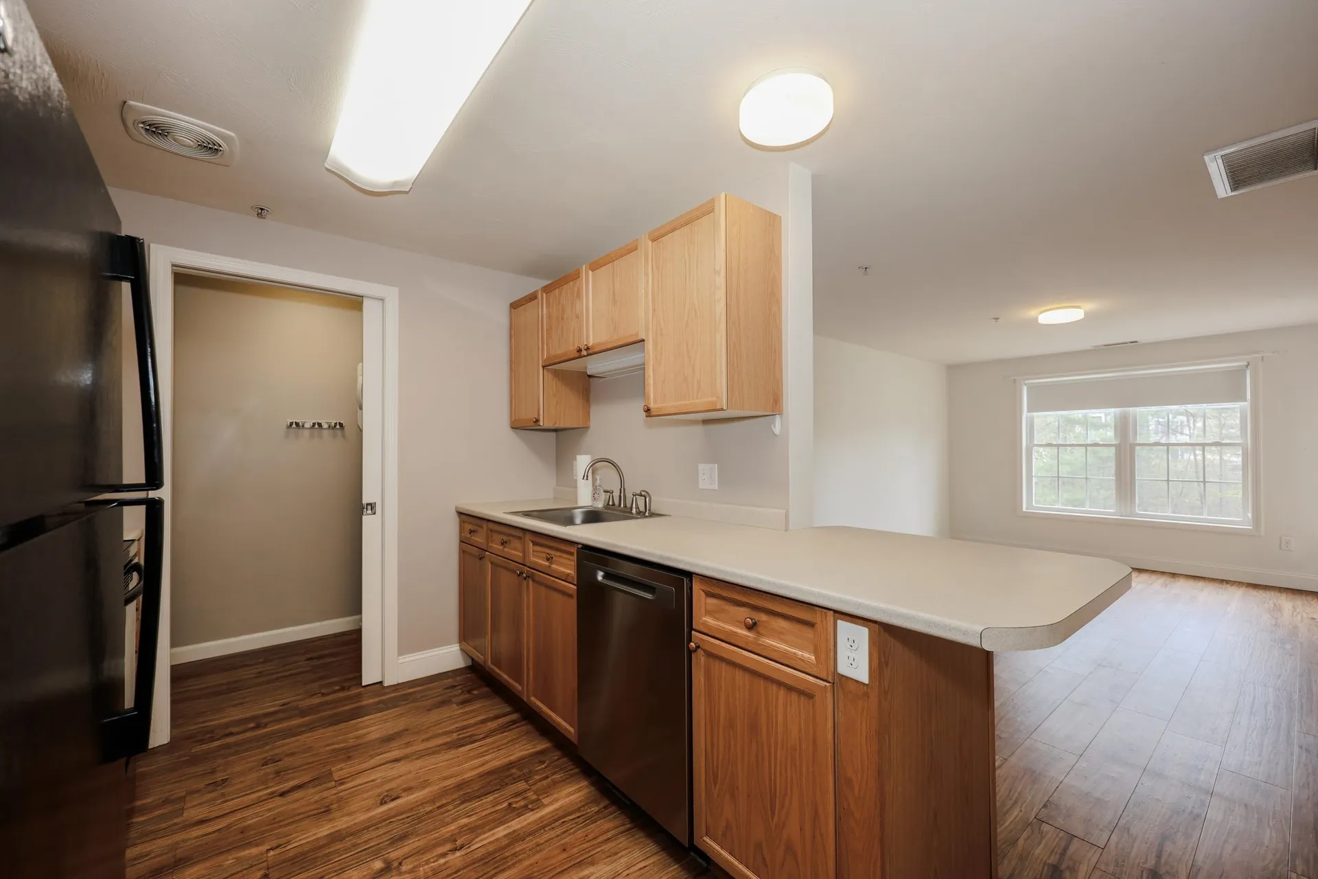 18 Crestview Circle Londonderry NH 03053