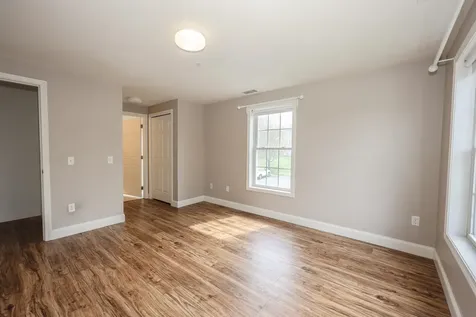 18 Crestview Circle Londonderry NH 03053