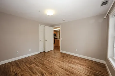 18 Crestview Circle Londonderry NH 03053