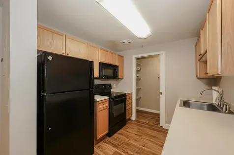 18 Crestview Circle Londonderry NH 03053
