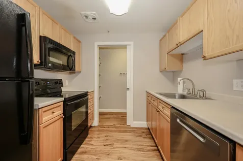 18 Crestview Circle Londonderry NH 03053