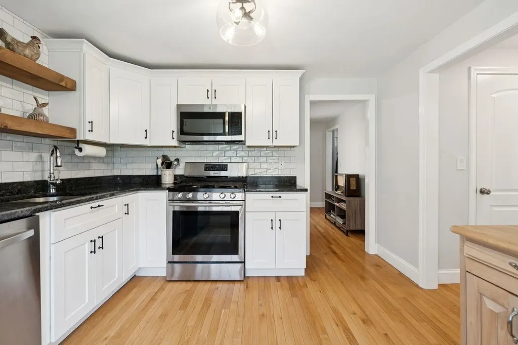 112 Winterwood Drive Londonderry NH 03053